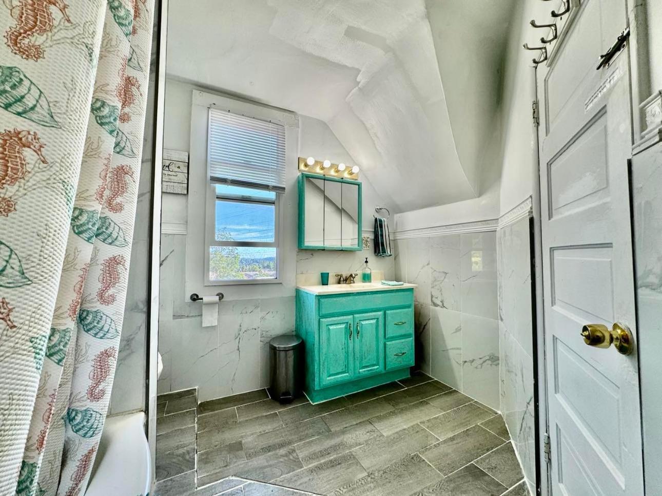 Private Room Tiny With Shared Bathroom Near Seatac Airport And Downtown Seattle Exterior foto